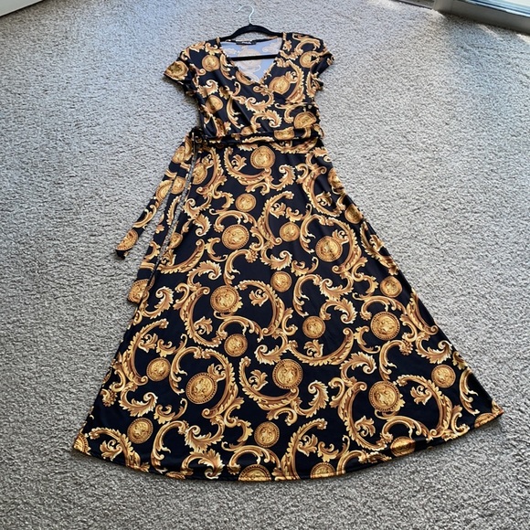 ✨Arabella Maxi Dress✨ - Picture 3 of 13